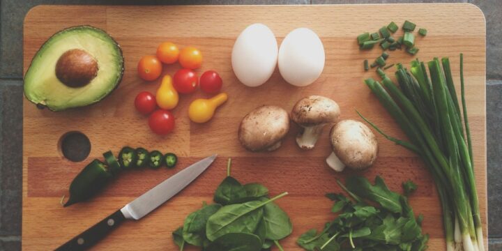 avocado, tomatoes, eggs, mushrooms, spring onions, and leaves